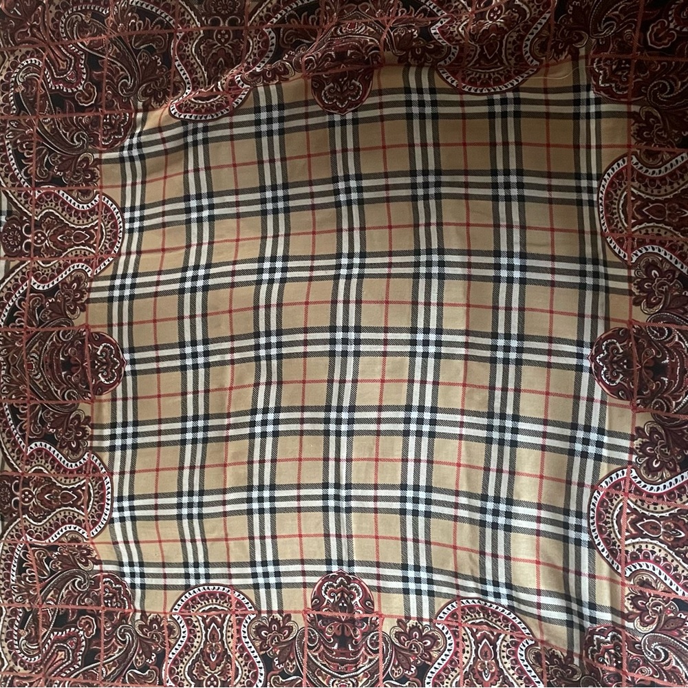 GORGEOUS large Burberry scarf